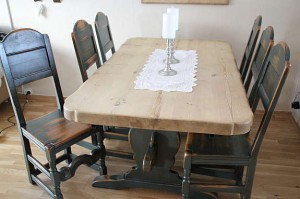 Bondemøbler, Heidal bord m/8 Gudbrandsdal stoler