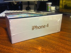 Original : Apple iPhone 4G 32GB ( Black & White ) $ 300 Usd