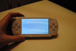 Hvit Sony PSP m/ Lader