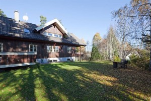 SON/ KLOKKERUD - Nydelig landlig villa - Høy standard...